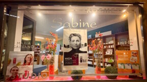 Schaufenster Frühling von innen